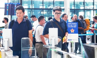 Khách bay Vietnam Airlines không gửi hành lý phải làm thủ tục bằng VNeID hoặc tại kiốt