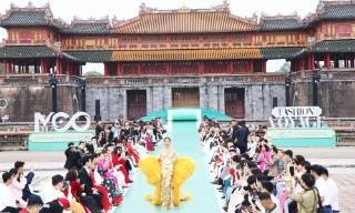 Trình diễn thời trang hưởng ứng Năm Du lịch Quốc gia 2025 “Huế – Kinh đô xưa, Vận hội mới”