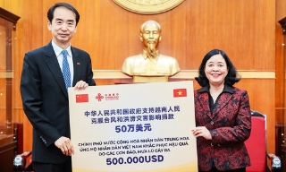 Mặt trận Tổ quốc Việt Nam tiếp nhận 500 nghìn USD hỗ trợ người dân vùng lũ từ Chính phủ Trung Quốc