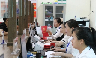 Bộ Nội vụ đề nghị nâng bậc lương, chế độ tiền thưởng với công chức xuất sắc