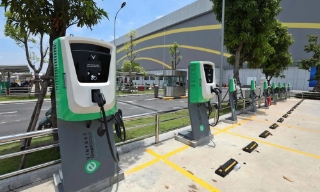 Bộ Xây dựng yêu cầu sớm hoàn thiện quy chuẩn an toàn cho chung cư có trạm sạc xe điện