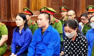 Tuyên phạt bị cáo Nguyễn Thị Thanh Nhàn cùng 15 đồng phạm vụ vi phạm quy định đấu thầu