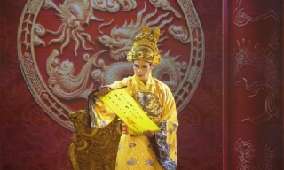 Kể chuyện Phật hoàng Trần Nhân Tông bằng nghệ thuật cải lương và xiếc