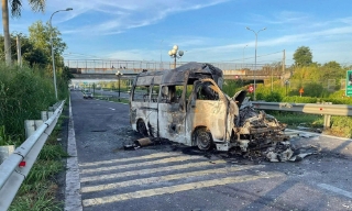 Ôtô cứu thương tông xe container trên cao tốc Thành phố Hồ Chí Minh, 3 người tử vong