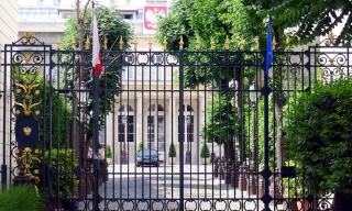 Vụ bê bối bằng cấp giả ở Ba Lan: Đại sứ tại Pháp bị đình chỉ, hàng chục người bị truy tố