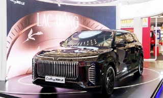 Người dùng háo hức trải nghiệm xe điện VinFast ở triển lãm xe lớn nhất Việt Nam