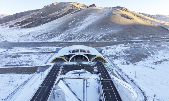 Trung Quốc thông xe đường hầm cao tốc dài nhất thế giới