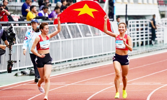 Nguyễn Thị Oanh và đội tuyển Điền kinh Quốc gia được tuyên dương và khen thưởng