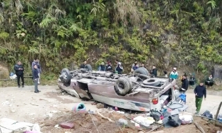 Nguyên nhân vụ lật xe khách chở đoàn thiện nguyện khiến 9 người tử vong