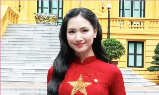 Ca sĩ Hoà Minzy: Tự hào với "mưa" bằng khen, giải thưởng và tình yêu của khán giả