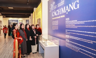 Trưng bày chuyên đề "Mùa Xuân - Khởi nguồn thắng lợi"