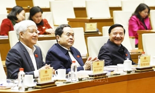 Lấy ý kiến cử tri nơi công tác đối với 122 người ứng cử đại biểu Quốc hội chuyên trách ở Trung ương