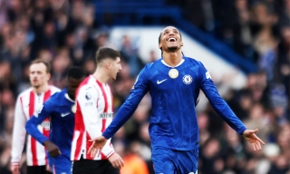 Chelsea thăng hoa, Liverpool nối dài chuỗi trận hòa đáng tiếc