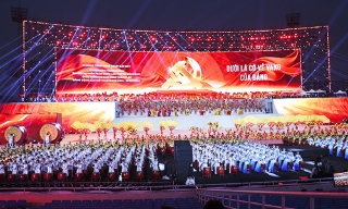 Tổng duyệt Chương trình nghệ thuật đặc biệt “Dưới lá cờ vẻ vang của Đảng”