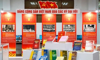 Trưng bày gần 800 tư liệu “Đảng cộng sản Việt Nam qua các kỳ Đại hội”