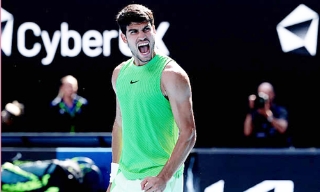 Tay vợt gốc Việt dừng bước,  Alcaraz thẳng tiến vào bán kết Australian Open 2026