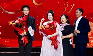 Ca sĩ Hòa Minzy thắng lớn tại giải Mai Vàng 2025