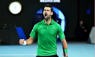 Djokovic vượt qua Sinner ở bán kết Australian Open, mơ về Grand Slam thứ 25