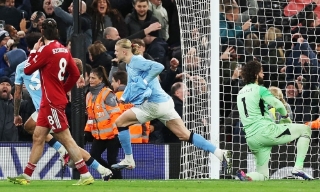 Man City thắng ngược Liverpool ở phút bù giờ kịch tính