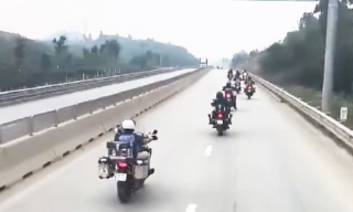 Xử phạt nhóm người nước ngoài đi mô tô phân khối lớn vào cao tốc