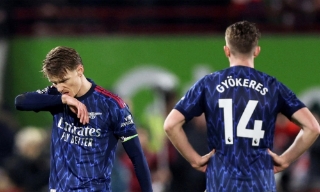 Arsenal bị chia điểm ở Ngoại hạng Anh