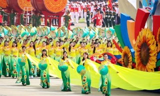 Trung ương Hội Liên hiệp phụ nữ Việt Nam phát động “Tuần lễ Áo dài” và đồng diễn dân vũ