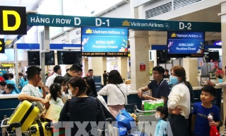 Sân bay Tân Sơn Nhất lập kỷ lục hơn 170.000 khách trong ngày mùng 4 Tết
