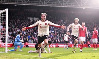 Liverpool thắng ở phút bù thứ 7 tại Ngoại hạng Anh