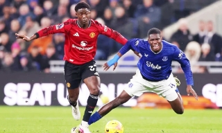 Man Utd bứt lên top 4 Ngoại hạng Anh