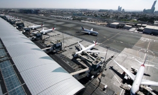 Hàng không toàn cầu hỗn loạn vì Trung Đông đóng cửa không phận