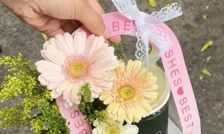 Sôi động thị trường hoa tươi và quà tặng 8/3