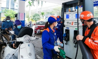 Giá xăng dầu đồng loạt tăng mạnh, giá xăng bán lẻ vượt 27.000 đồng/ lít