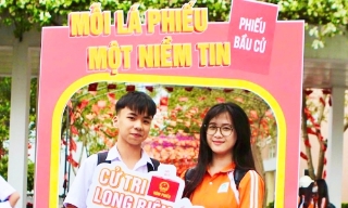 Người trẻ tự hào kể chuyện đi bầu cử trên mạng xã hội