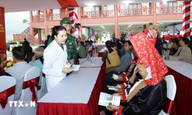  Giao lưu hữu nghị quốc phòng biên giới Việt Nam-Trung Quốc