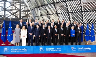 EU đối mặt với thách thức đa chiều