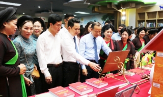 Khai mạc Trưng bày tư liệu "Tinh hoa di sản văn hóa Bắc Ninh"