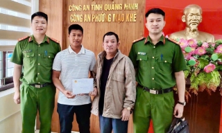 Công an xã Bố Hạ phối hợp trả lại tiền cho người chuyển khoản nhầm