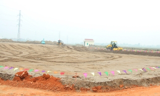 Thưởng cho hộ bàn giao mặt bằng sớm để thực hiện một số hạng mục dự án Cảng hàng không quốc tế Gia Bình