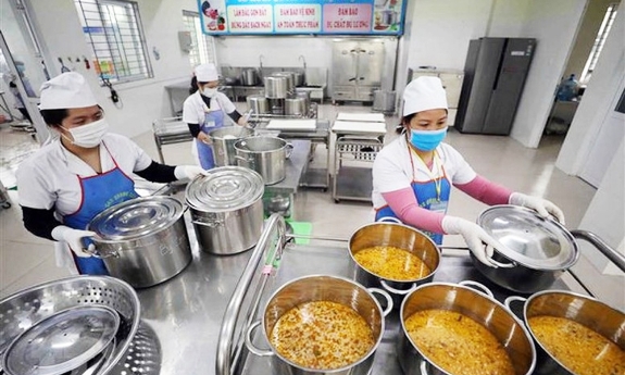 Trách nhiệm khi để thực phẩm bẩn vào các bếp ăn tập thể, trong đó có trường học