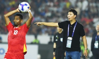 Truyền thông Hàn Quốc ấn tượng với chuỗi 17 trận bất bại của huấn luyện viên Kim Sang Sik