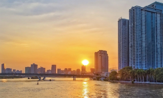 Hấp dẫn tour du thuyền ngắm hoàng hôn trên sông Sài Gòn