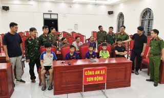 Quân và dân xã Sơn Động tìm kiếm, đưa 5 thiếu niên đi lạc trong rừng trở về an toàn