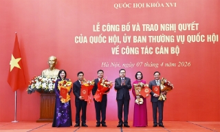 Trao Nghị quyết của Quốc hội, Ủy ban Thường vụ Quốc hội về công tác cán bộ