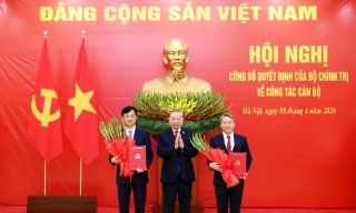 Trao các quyết định bổ nhiệm Trưởng Ban Tổ chức Trung ương, Chánh Văn phòng Trung ương Đảng