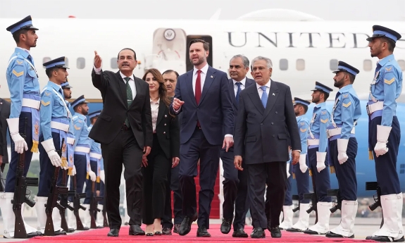 Mỹ và Iran bắt đầu vòng đàm phán tại Islamabad