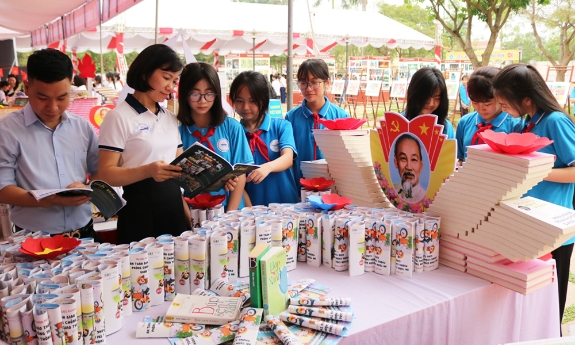 Ngày hội "Sách - Tri thức - Khát vọng phát triển đất nước" tại Thư viện Bắc Ninh số 2 