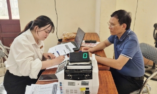 Chi thưởng cho 11 hộ bàn giao mặt bằng sớm tại thôn Tử Nê