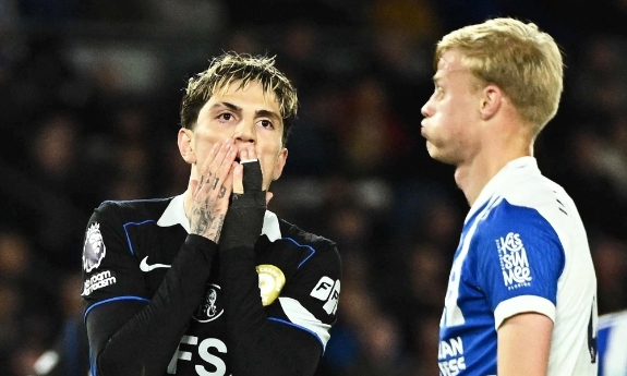 Chelsea chìm trong khủng hoảng, thua trắng Brighton