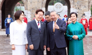 Tổng thống Hàn Quốc và Phu nhân kết thúc chuyến thăm cấp Nhà nước tới Việt Nam