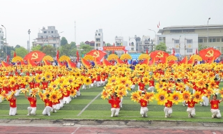 Hơn 1.500 người tham dự Lễ khai mạc Đại hội Thể dục thể thao phường Yên Dũng 